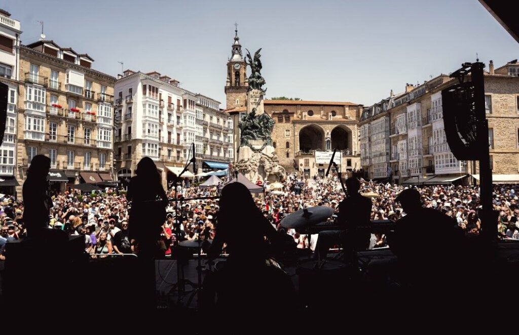 Kitty, Daisy & Lewis en la Virgen Blanca.